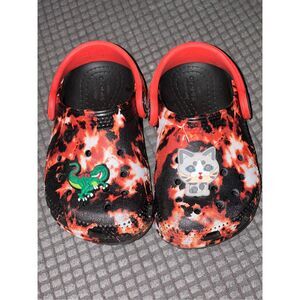 Crocs Flame Tie Dye Toddler size 7 with 2 charms